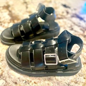 No Boundaries Women’s Fisherman Lug BottomSandals Black Size 9